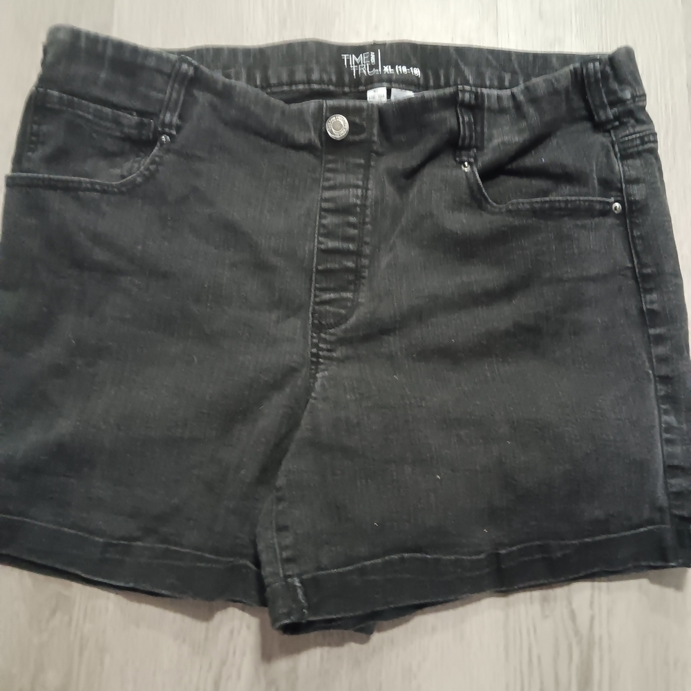 Time and Tru Women's Black Denim Shorts